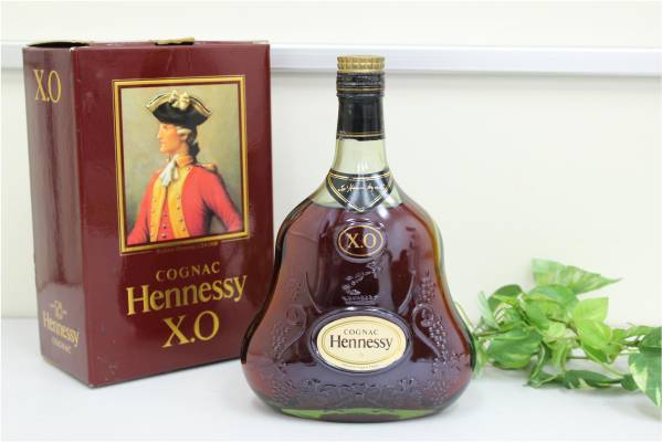 （鳥栖市）Hennessy XO 金キャップ グリーンボトル 700ml 箱付き - リサイクルマートは現在冷蔵庫の買取、家具の買取強化中です！お気軽にお問い合わせください。