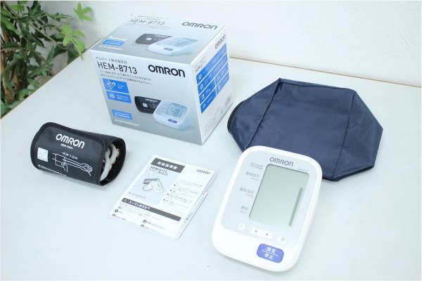 （福岡市中央区）  【未使用品】 OMRON オムロン 上腕式血圧計 HEM-8713 - リサイクルマートは現在冷蔵庫の買取、家具の買取強化中です！お気軽にお問い合わせください。