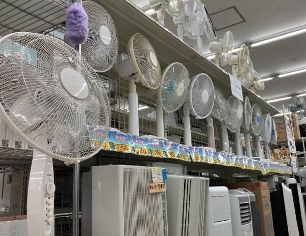 【扇風機/サーキュレータ】夏物家電の買取・販売しております！【エアコン/除湿器】 - リサイクルマートは現在冷蔵庫の買取、家具の買取強化中です！お気軽にお問い合わせください。